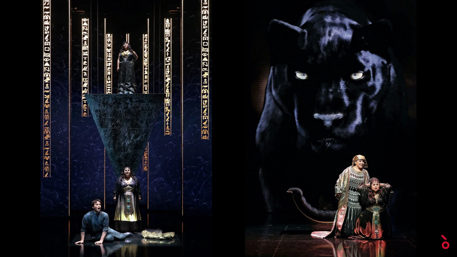 Due scene affiancate: schermi blu con geroglifici e una statua, e cantanti sotto una pantera nera – Aida alla Sydney Opera House, Australia, 2018 – scenografia d'opera
