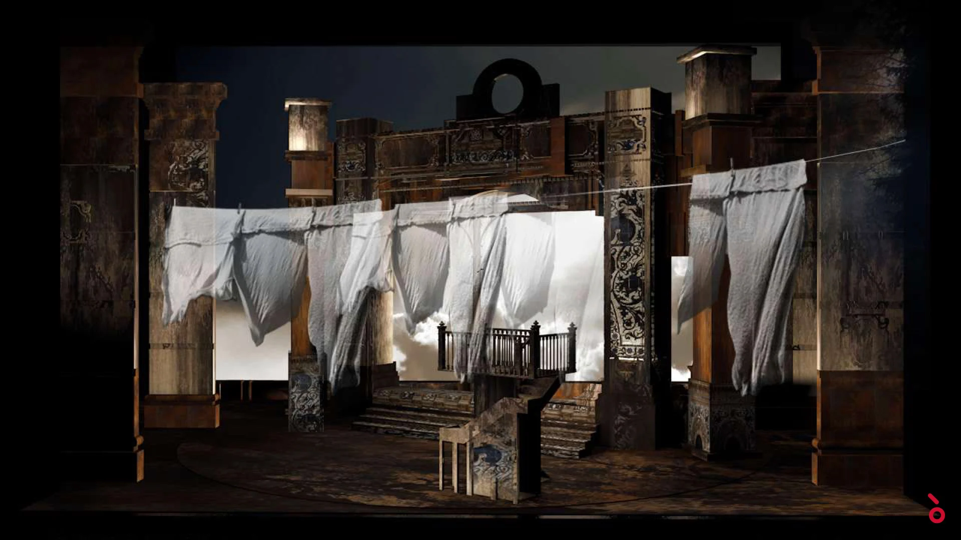 Render di lenzuola bianche stese su un filo tra pilastri in pietra scolpita davanti alla facciata del cinema – Luisa Fernanda al Teatro de la Zarzuela, Madrid, Spagna, 2021 – scenografia d'opera