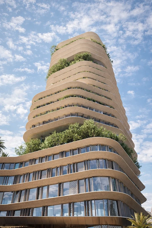 Render della torre dal basso: fasce curve sovrapposte con verde pensile contro un cielo nuvoloso – Hotel 5 stelle e appartamenti branded con servizi, Il Cairo, Egitto, 2026 – architettura, proposta